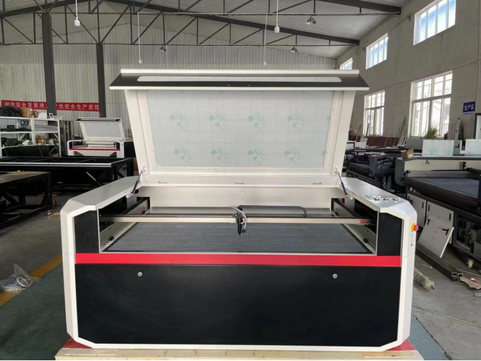 CO2 laser cutting machine