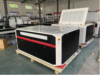 CO2 laser cutting machine