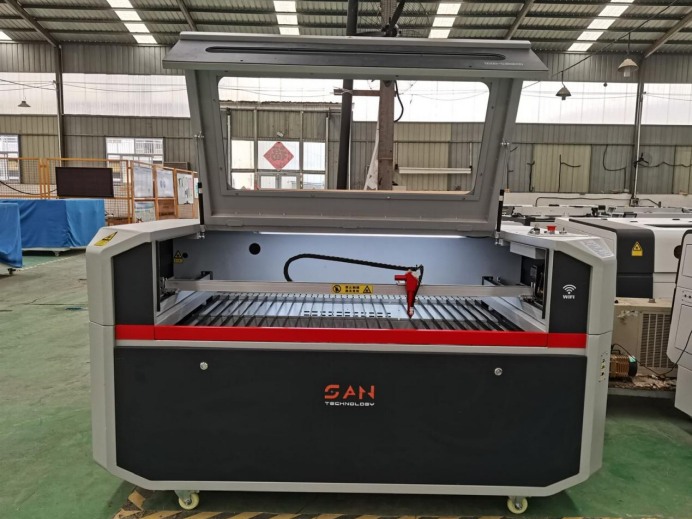 CO2 Laser Cutting Machine