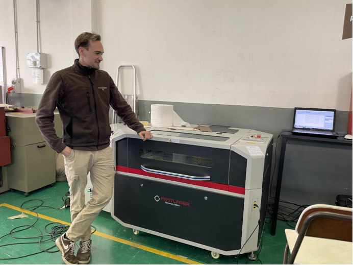 CO2 Laser Cutting Machine